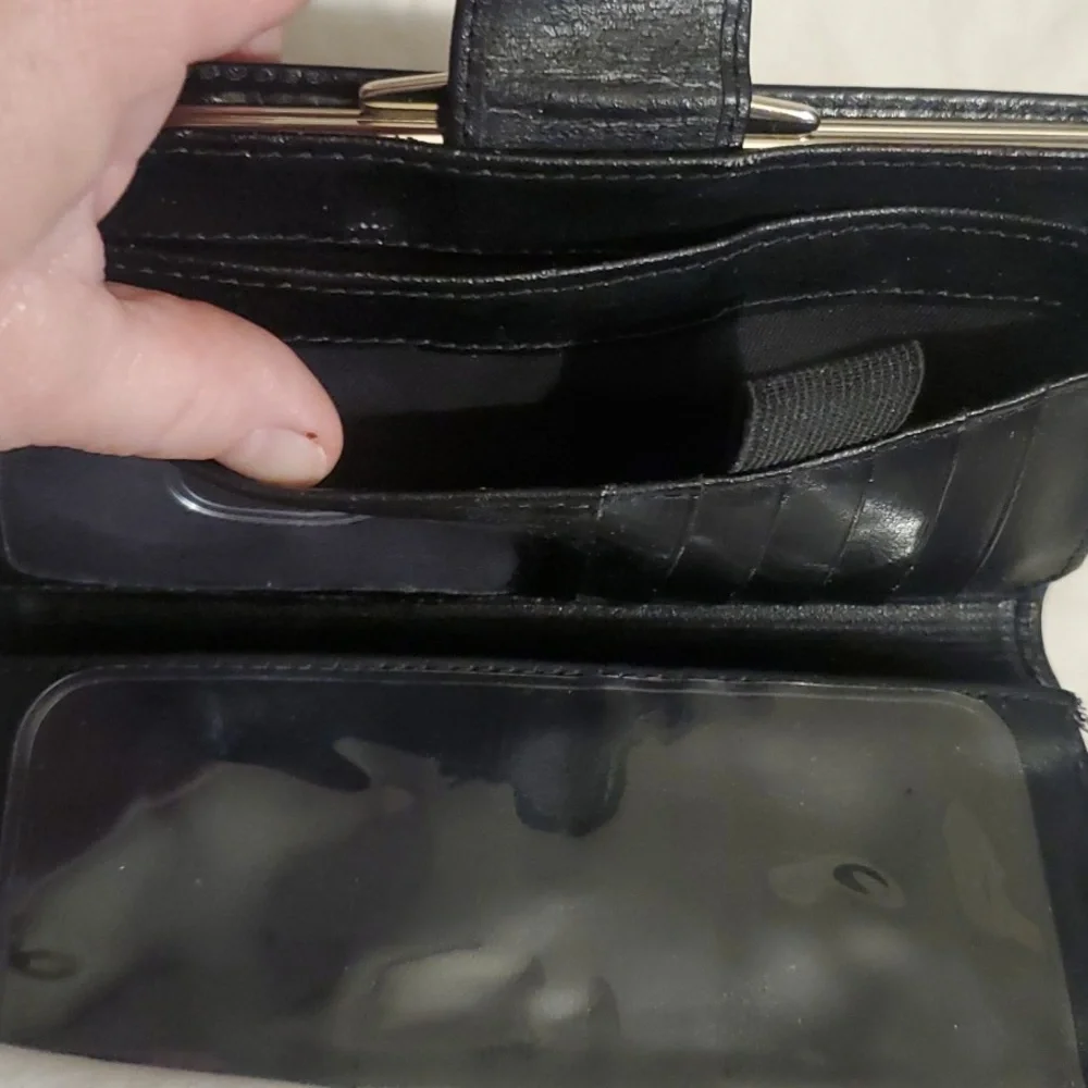 FOSSIL GENUINE LEATHER WALLET - Picture 6 of 14
